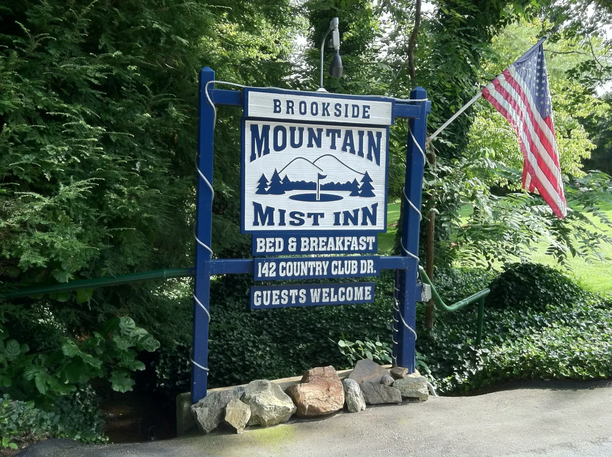 Brookside Mountain Mist Inn Bed & Breakfast