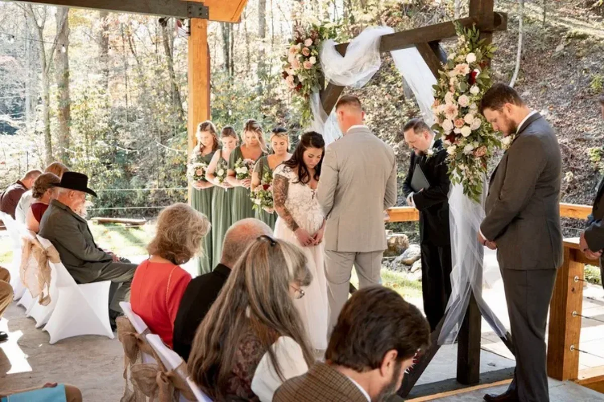 Honeymoon Creek Weddings